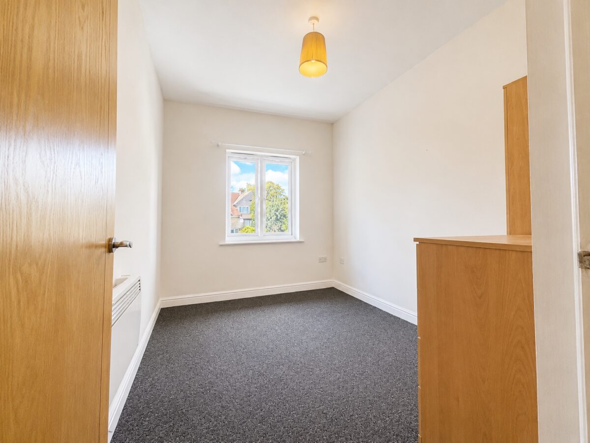 2 Bed Apartment, Cedar Avenue, Hazelmere, Buckinghamshire, HP15 7DL