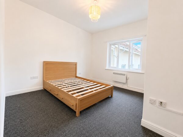 2 Bed Apartment, Cedar Avenue, Hazelmere, Buckinghamshire, HP15 7DL