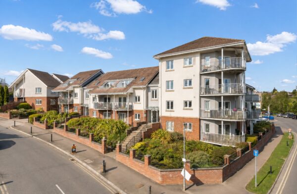 2 Bed Apartment, Cedar Avenue, Hazelmere, Buckinghamshire, HP15 7DL