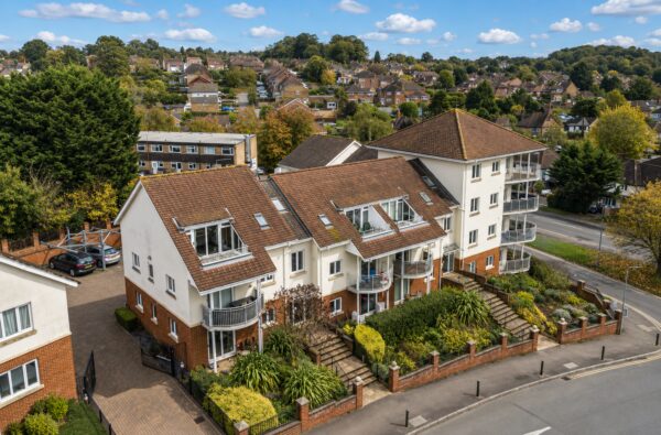 2 Bed Apartment, Cedar Avenue, Hazelmere, Buckinghamshire, HP15 7DL