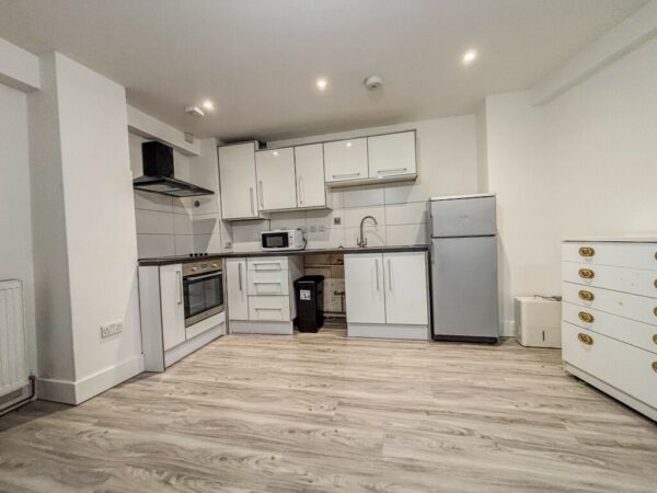 1 Bed Apartment, Nutfield Ln, High Wycombe, Buckinghamshire, HP11 2ND