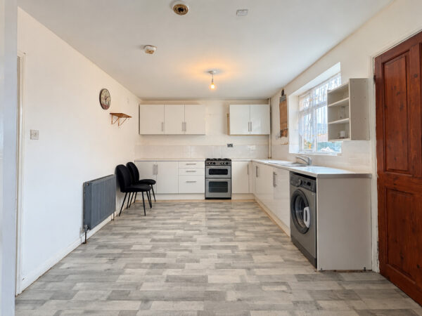 4 Bed Semi-Detached, Grenfell Avenue, High Wycombe, Buckinghamshire, HP12 3JT