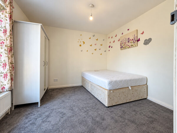 4 Bed Semi-Detached, Grenfell Avenue, High Wycombe, Buckinghamshire, HP12 3JT
