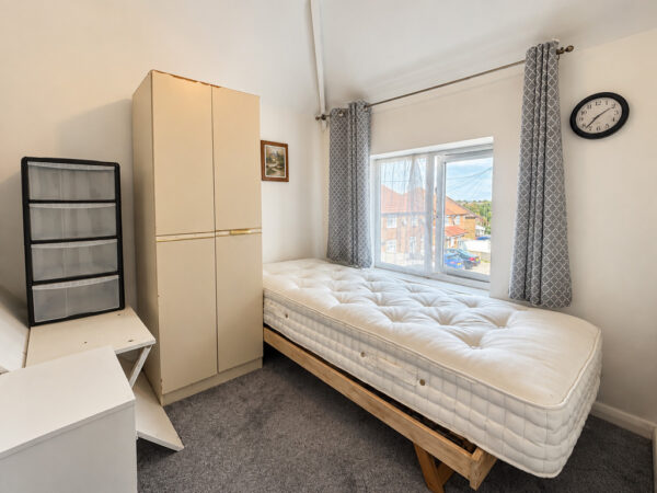4 Bed Semi-Detached, Grenfell Avenue, High Wycombe, Buckinghamshire, HP12 3JT
