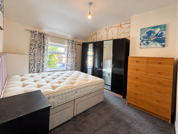 4 Bed Semi-Detached, Grenfell Avenue, High Wycombe, Buckinghamshire, HP12 3JT