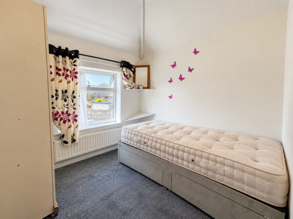 4 Bed Semi-Detached, Grenfell Avenue, High Wycombe, Buckinghamshire, HP12 3JT