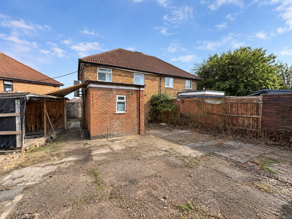 4 Bed Semi-Detached, Grenfell Avenue, High Wycombe, Buckinghamshire, HP12 3JT