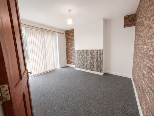 3 Bed Semi-Detached, Chairborough Road, High Wycombe, Buckinghamshire, HP12 3HN