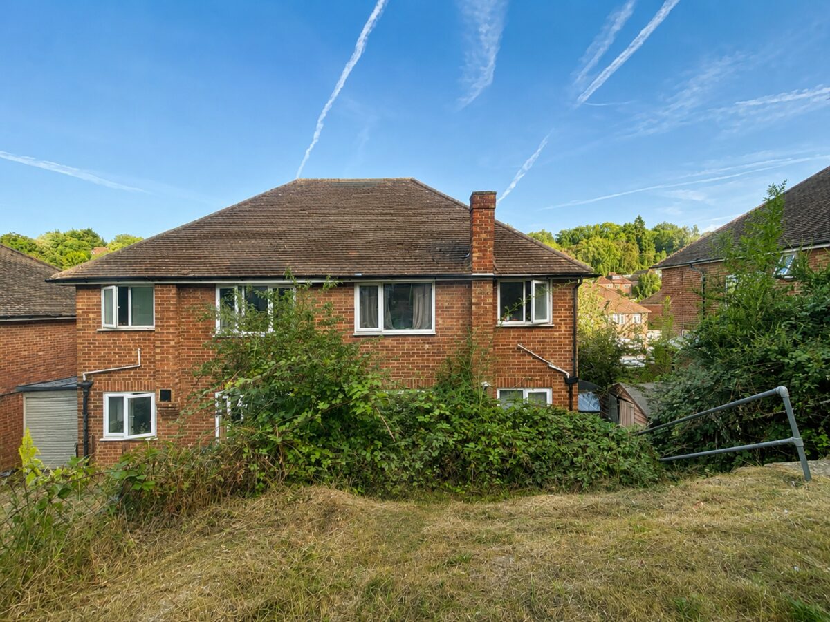 3 Bed Semi-Detached, Chairborough Road, High Wycombe, Buckinghamshire, HP12 3HN