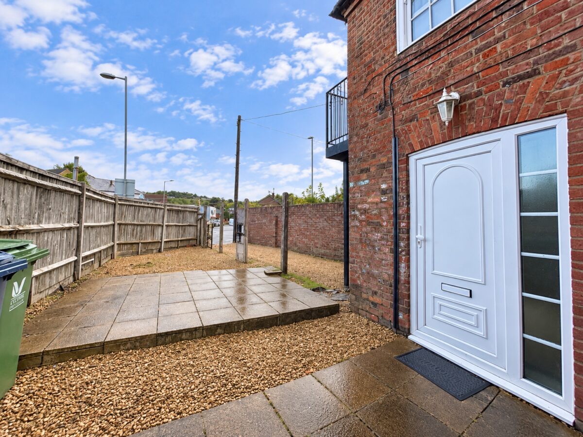 2 Bed Apartment, Abbey Barn Road, High Wycombe, Buckinghamshire, HP11 1RR