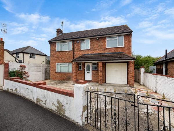 4 Bed Detached, Abbey Barn Road, High Wycombe, Buckinghamshire, HP11 1RW