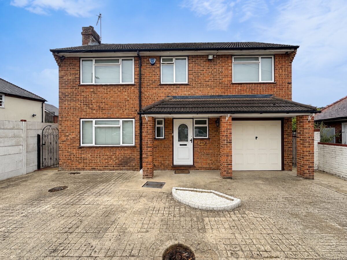 4 Bed Detached, Abbey Barn Road, High Wycombe, Buckinghamshire, HP11 1RW
