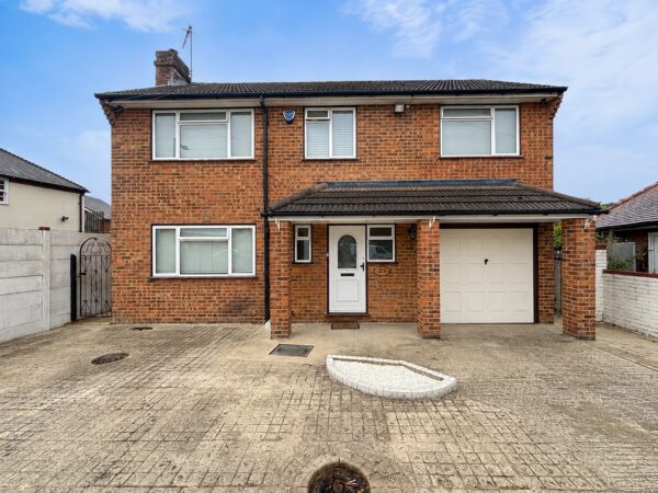 4 Bed Detached, Abbey Barn Road, High Wycombe, Buckinghamshire, HP11 1RW