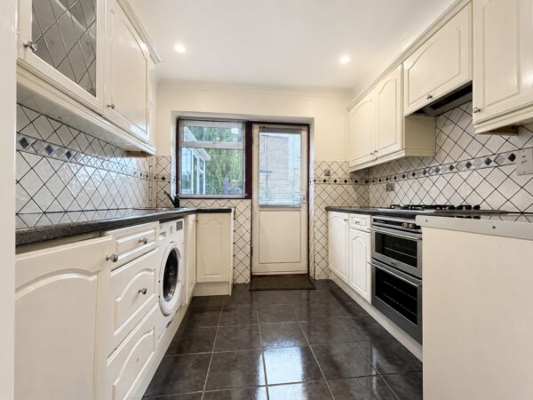 4 Bed Detached, Abbey Barn Road, High Wycombe, Buckinghamshire, HP11 1RW
