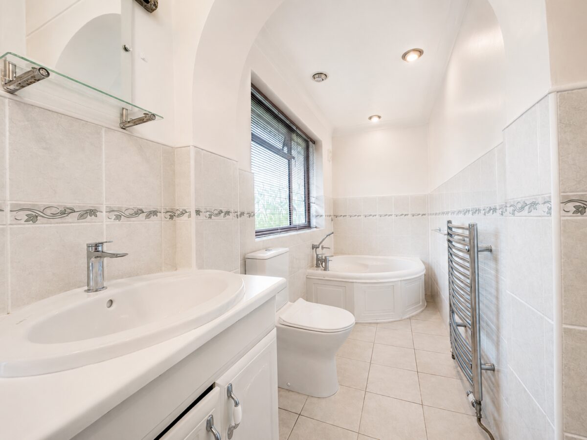 4 Bed Detached, Abbey Barn Road, High Wycombe, Buckinghamshire, HP11 1RW