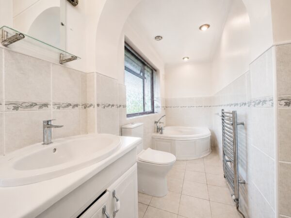 4 Bed Detached, Abbey Barn Road, High Wycombe, Buckinghamshire, HP11 1RW