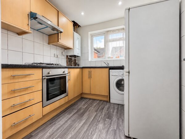 2 Bed Flat, Green St, High Wycombe, Buckinghamshire, HP11 2RE