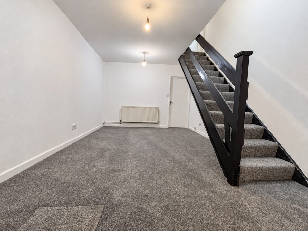 2 Bed Flat, Green St, High Wycombe, Buckinghamshire, HP11 2RE