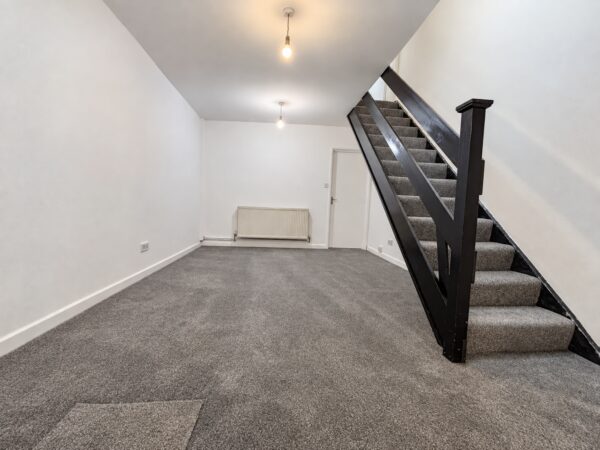2 Bed Flat, Green St, High Wycombe, Buckinghamshire, HP11 2RE