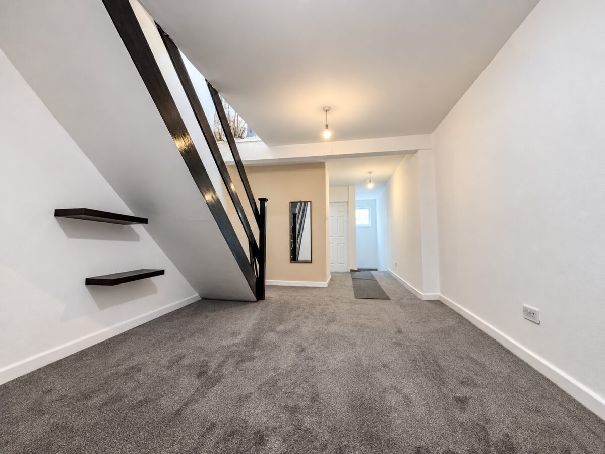 2 Bed Flat, Green St, High Wycombe, Buckinghamshire, HP11 2RE