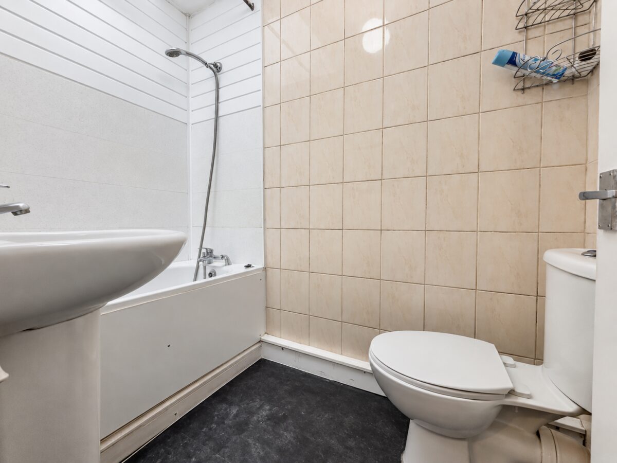 2 Bed Flat, Green St, High Wycombe, Buckinghamshire, HP11 2RE