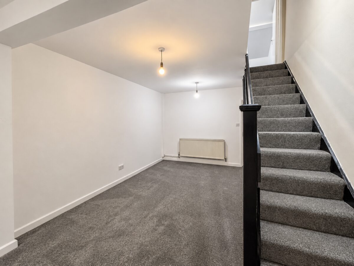 2 Bed Flat, Green St, High Wycombe, Buckinghamshire, HP11 2RE