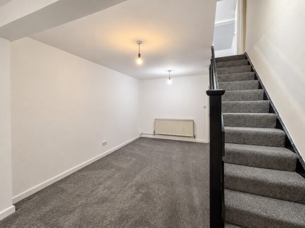 2 Bed Flat, Green St, High Wycombe, Buckinghamshire, HP11 2RE