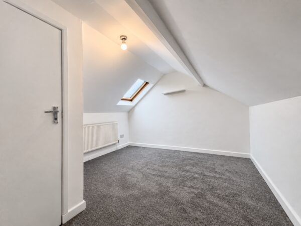 2 Bed Flat, Green St, High Wycombe, Buckinghamshire, HP11 2RE