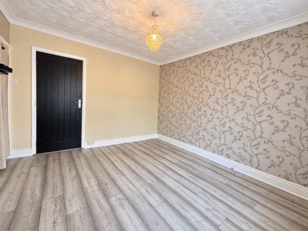 2 Bed Semi-Detached, Spearing Rd, High Wycombe, Buckinghamshire, HP12 3JX