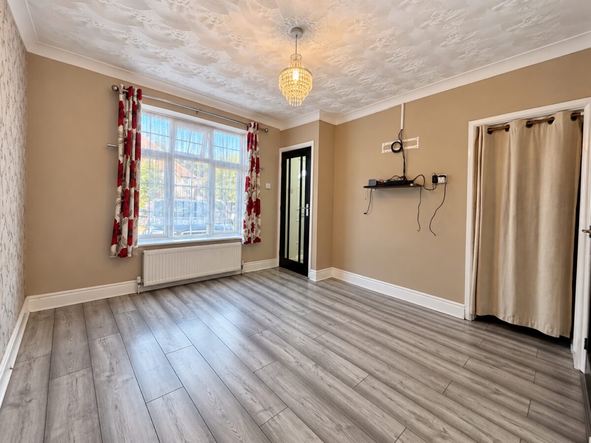 2 Bed Semi-Detached, Spearing Rd, High Wycombe, Buckinghamshire, HP12 3JX