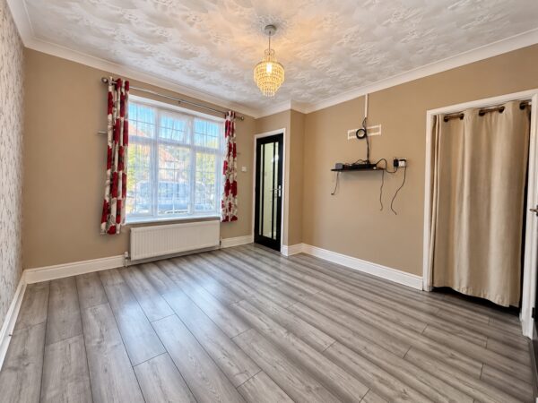 2 Bed Semi-Detached, Spearing Rd, High Wycombe, Buckinghamshire, HP12 3JX