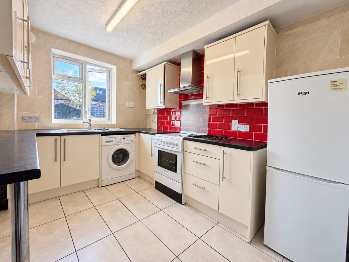 2 Bed Semi-Detached, Spearing Rd, High Wycombe, Buckinghamshire, HP12 3JX