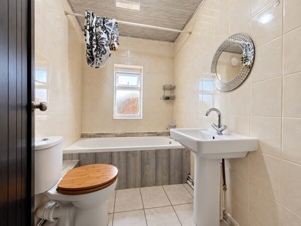2 Bed Semi-Detached, Spearing Rd, High Wycombe, Buckinghamshire, HP12 3JX