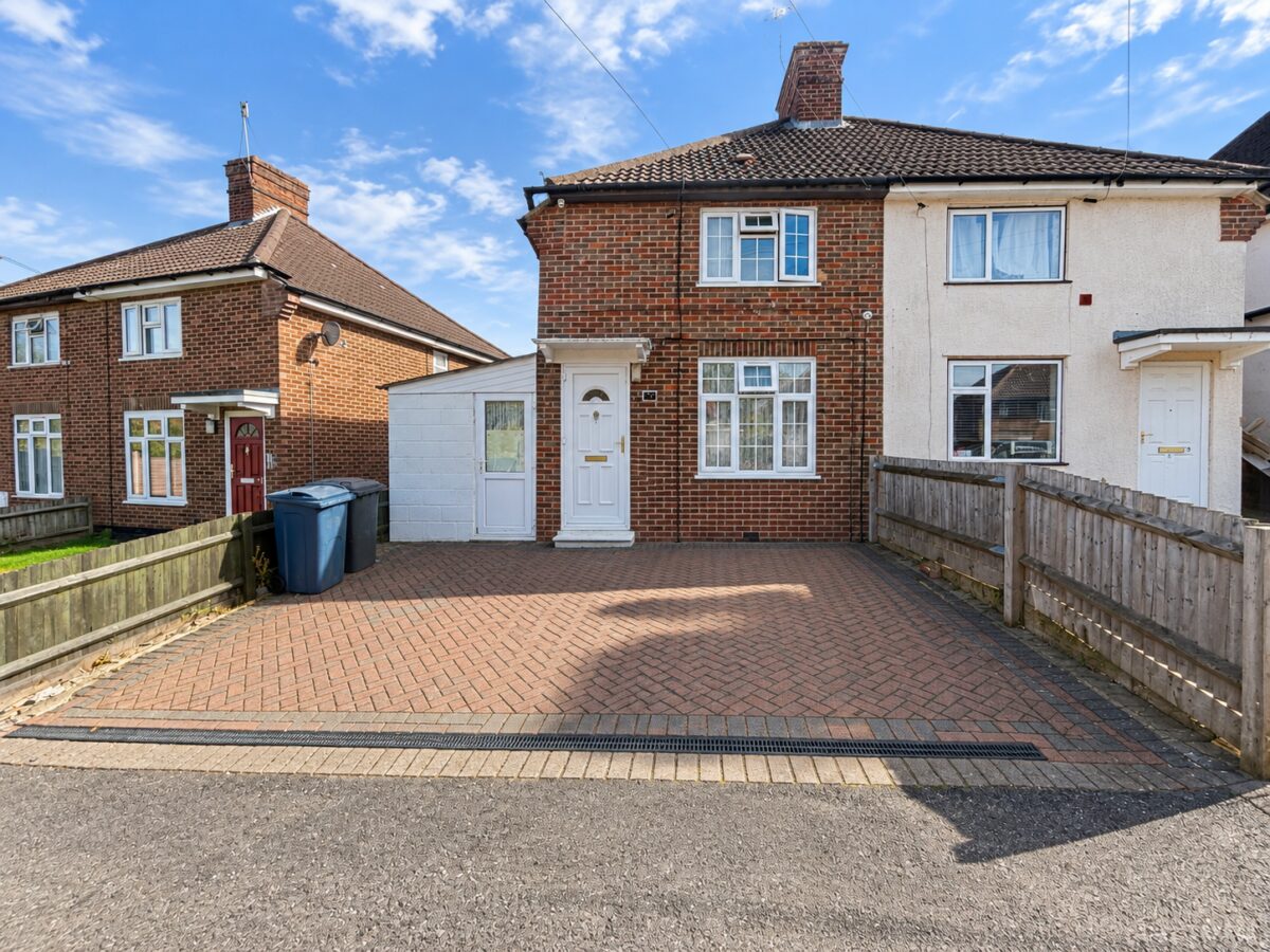 2 Bed Semi-Detached, Spearing Rd, High Wycombe, Buckinghamshire, HP12 3JX