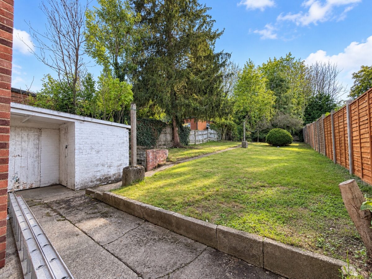 3 Bed Semi-Detached, Roundwood Road, High Wycombe, Buckinghamshire, HP12 4HE