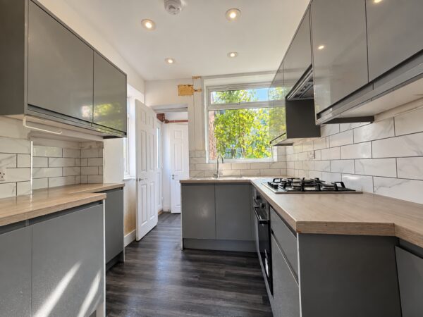 3 Bed Semi-Detached, Chairborough Rd, High Wycombe, Buckinghamshire, HP12 3HH