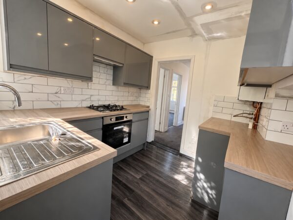 3 Bed Semi-Detached, Chairborough Rd, High Wycombe, Buckinghamshire, HP12 3HH