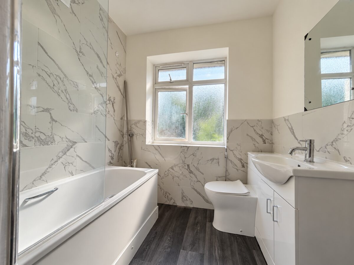 3 Bed Semi-Detached, Chairborough Rd, High Wycombe, Buckinghamshire, HP12 3HH