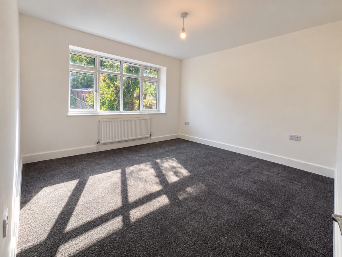 3 Bed Semi-Detached, Chairborough Rd, High Wycombe, Buckinghamshire, HP12 3HH