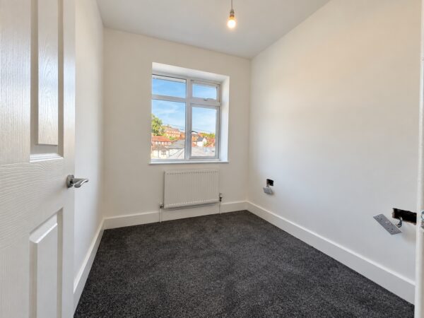 3 Bed Semi-Detached, Chairborough Rd, High Wycombe, Buckinghamshire, HP12 3HH
