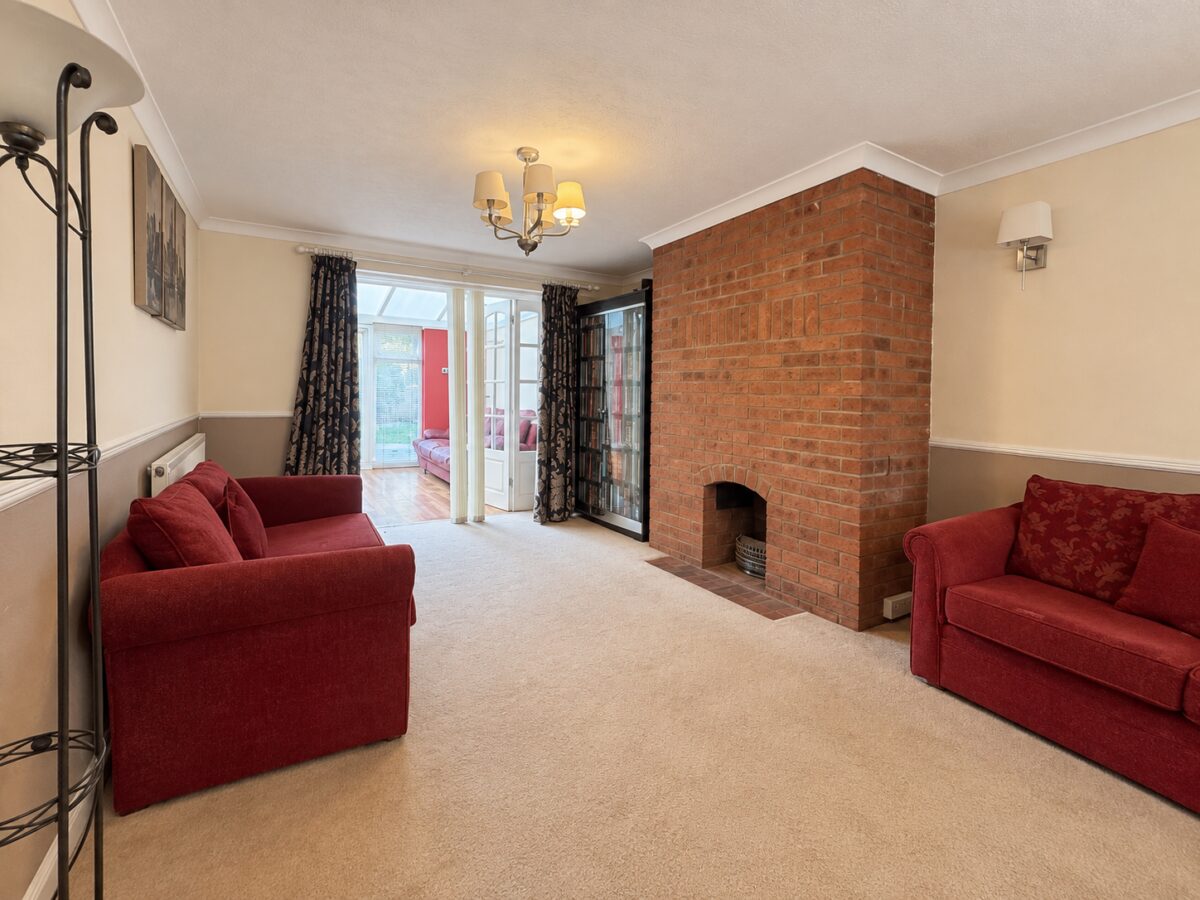 4 Bed Semi-Detached, Walton Drive. High Wycombe, Buckinghamshire, HP13 6TS