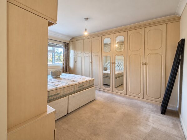 4 Bed Semi-Detached, Walton Drive. High Wycombe, Buckinghamshire, HP13 6TS