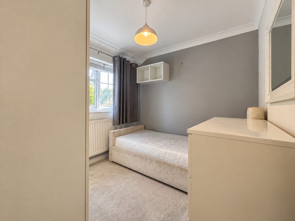 4 Bed Semi-Detached, Walton Drive. High Wycombe, Buckinghamshire, HP13 6TS
