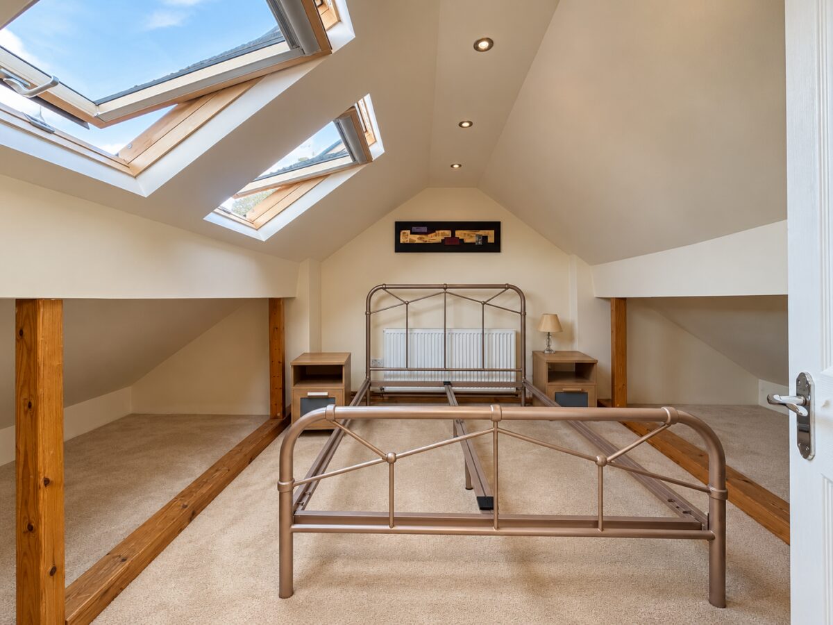 4 Bed Semi-Detached, Walton Drive. High Wycombe, Buckinghamshire, HP13 6TS