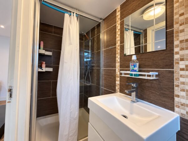 4 Bed Semi-Detached, Walton Drive. High Wycombe, Buckinghamshire, HP13 6TS