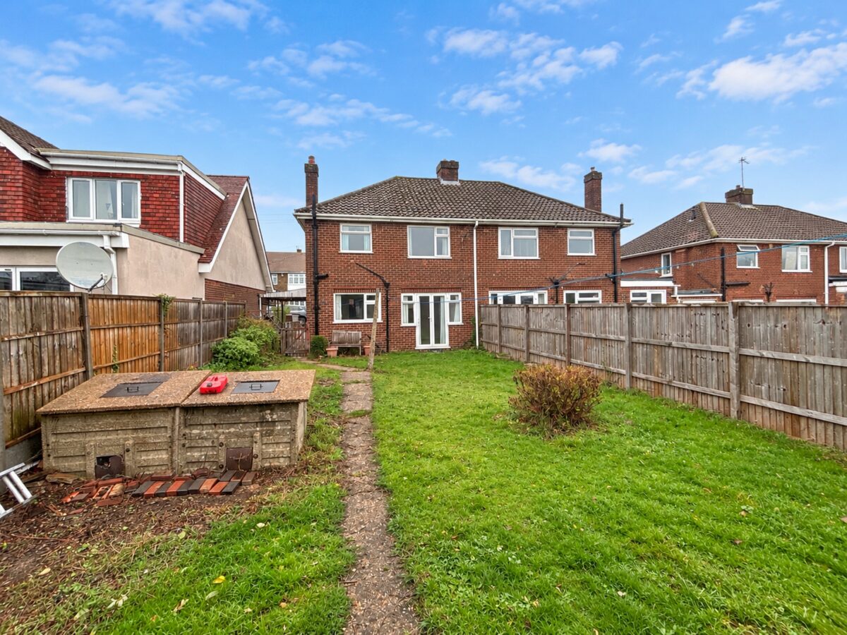 3 Bed Semi-Detached, Gibson Rd, High Wycombe, Buckinghamshire, HP12 4QW