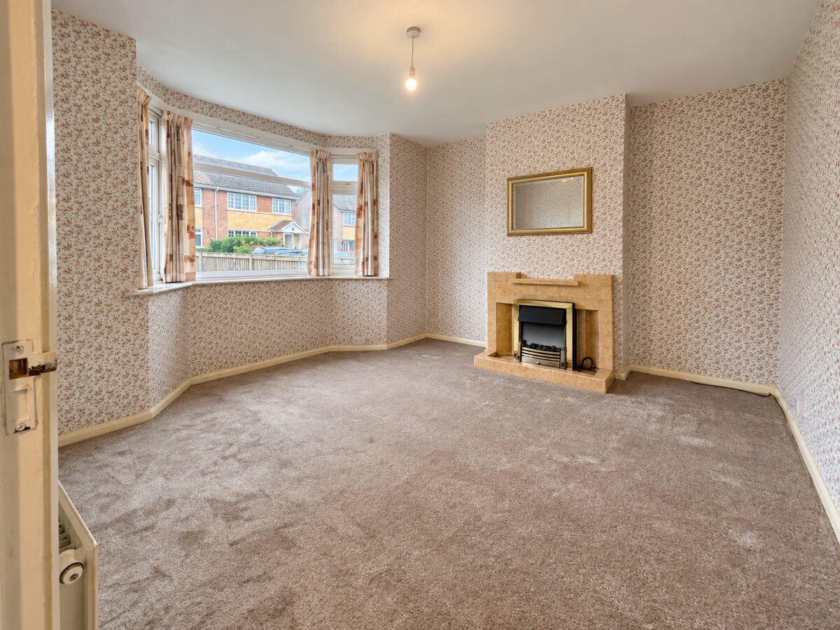 3 Bed Semi-Detached, Gibson Rd, High Wycombe, Buckinghamshire, HP12 4QW
