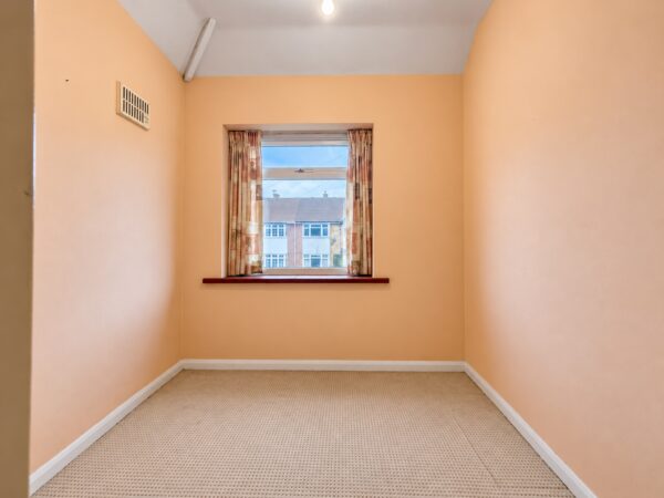 3 Bed Semi-Detached, Gibson Rd, High Wycombe, Buckinghamshire, HP12 4QW