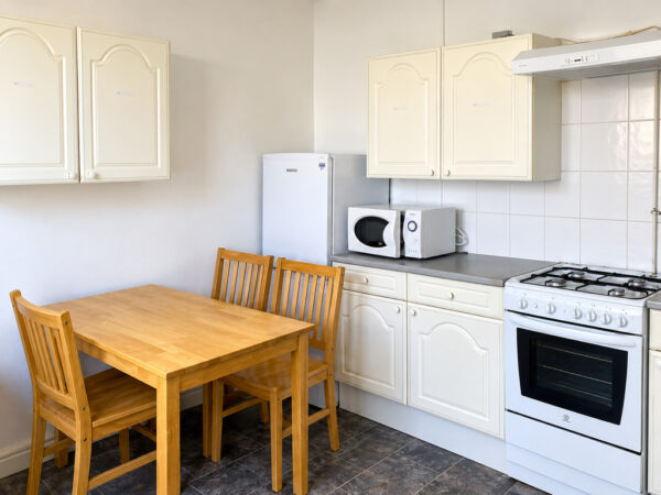 Furnished Double Room, Desborough Ave, High Wycombe, HP11 2SQ