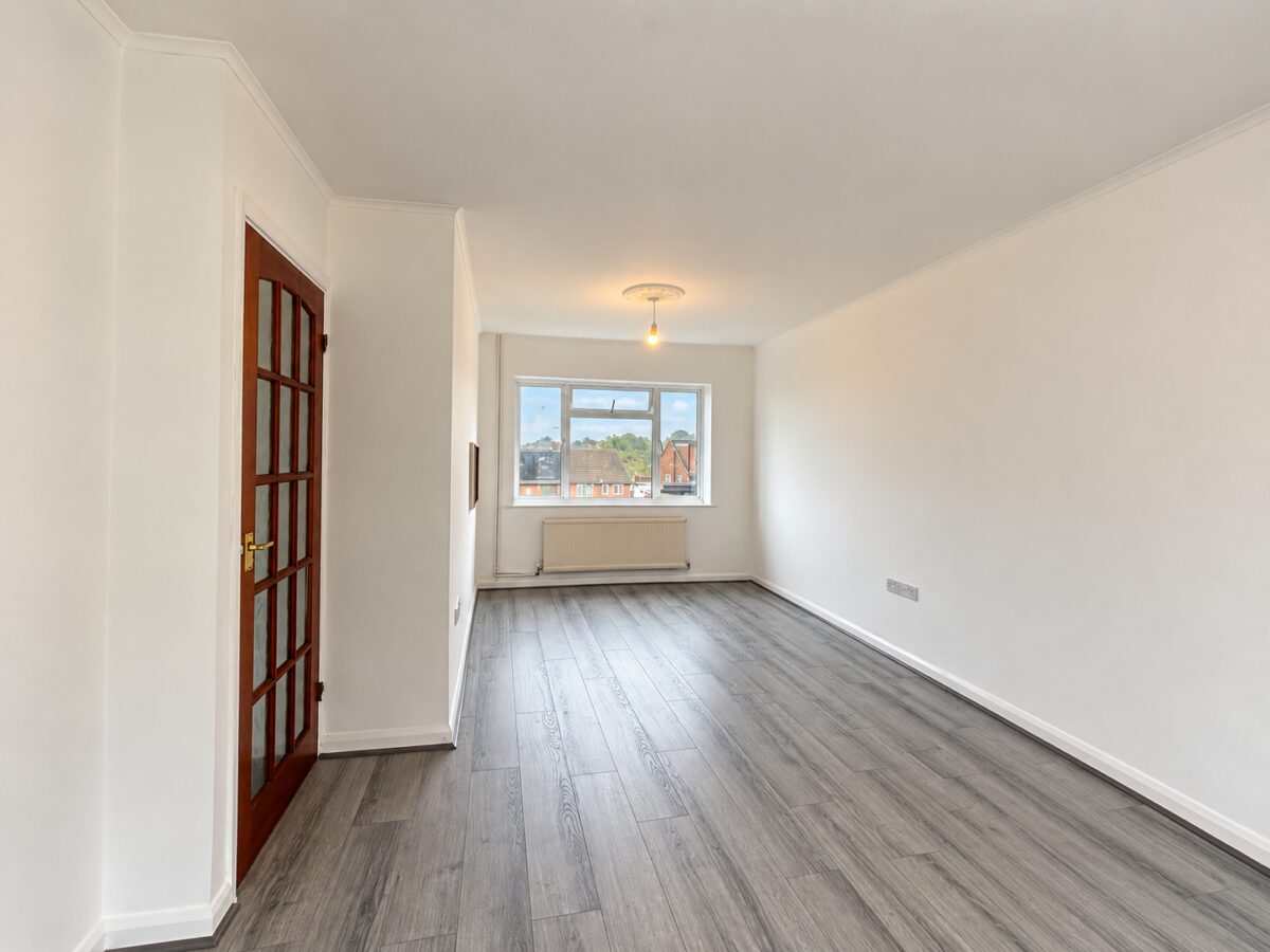 3 Bed Semi-Detached, Deeds Grove, High Wycombe, HP12 3PB